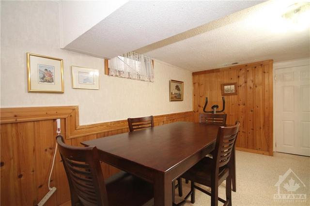 22 Burnetts Grove Circle, Home with 3 bedrooms, 3 bathrooms and 2 parking in Ottawa ON | Image 20