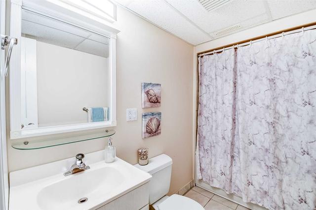 2307 Malcolm Cres, House attached with 3 bedrooms, 2 bathrooms and 3 parking in Burlington ON | Image 13