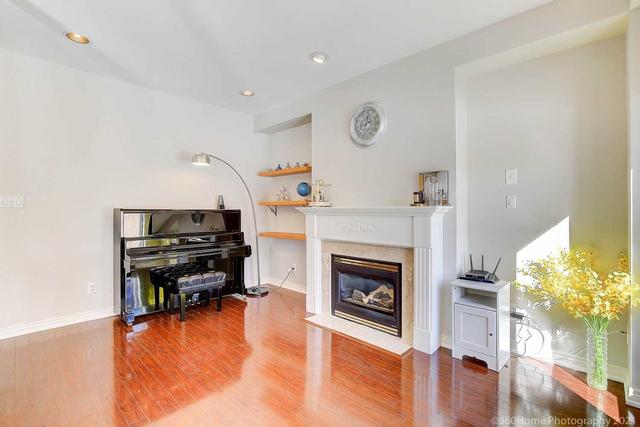 75 Snowy Meadow Ave, House detached with 4 bedrooms, 3 bathrooms and 6 parking in Richmond Hill ON | Image 2