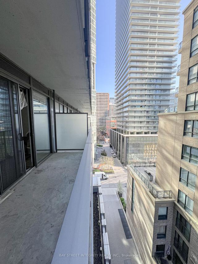 706 - 42 Charles St E, Condo with 0 bedrooms, 1 bathrooms and 0 parking in Toronto ON | Image 2