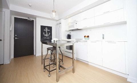 901 - 25 Capreol Crt, Condo with 1 bedrooms, 1 bathrooms and 1 parking in Toronto ON | Image 3