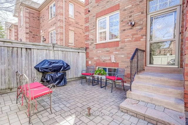 45 Sandlewood Crt, Townhouse with 3 bedrooms, 3 bathrooms and 2 parking in Aurora ON | Image 12