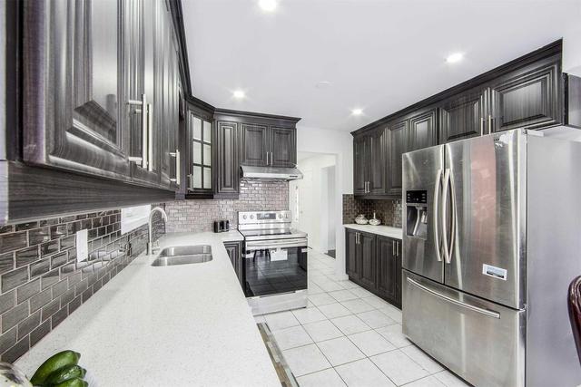 121 White Tail Cres, House detached with 3 bedrooms, 4 bathrooms and 4 parking in Brampton ON | Image 3