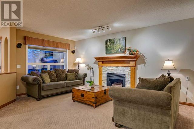 238 Douglas Ridge Place Se, House detached with 4 bedrooms, 3 bathrooms and 4 parking in Calgary AB | Image 12