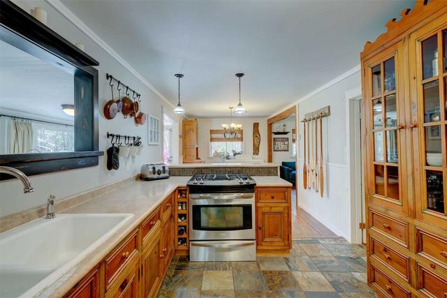 1043 Kitchener St, House detached with 3 bedrooms, 2 bathrooms and 4 parking in Muskoka Lakes ON | Image 8