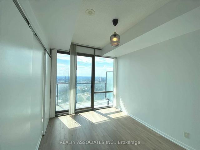 3202 - 832 Bay St, Condo with 2 bedrooms, 2 bathrooms and 1 parking in Toronto ON | Image 8