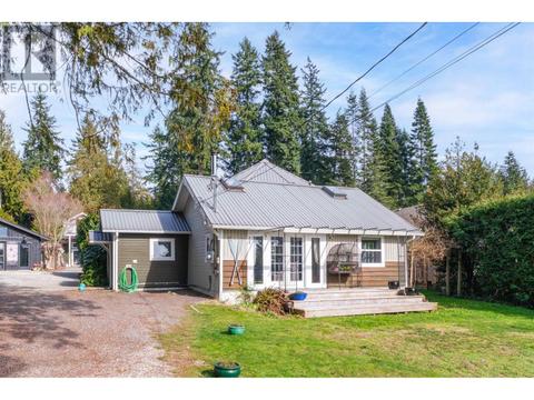 8098 Redrooffs Road, House detached with 2 bedrooms, 2 bathrooms and 6 parking in Sunshine Coast B BC | Card Image