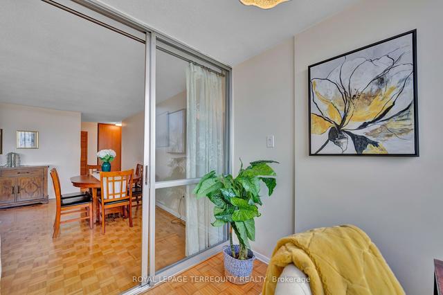 2102 - 61 Richview Rd, Condo with 3 bedrooms, 2 bathrooms and 1 parking in Toronto ON | Image 5