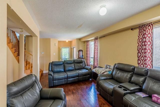 8 Vauxhall Cres, House semidetached with 4 bedrooms, 4 bathrooms and 3 parking in Brampton ON | Image 4