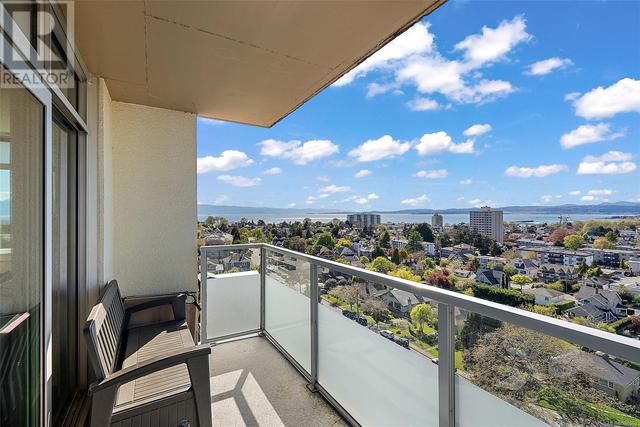 1006 - 250 Douglas St, Condo with 2 bedrooms, 1 bathrooms and null parking in Victoria BC | Image 2