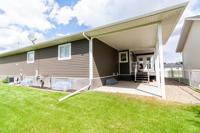 9926 110 Street, House detached with 6 bedrooms, 3 bathrooms and 6 parking in Mackenzie County AB | Image 2