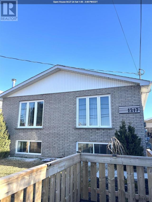 1217 Ferguson Rd, House detached with 4 bedrooms, 2 bathrooms and null parking in Timmins ON | Image 1