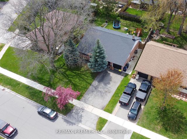 74 Riverhead Dr, House detached with 3 bedrooms, 2 bathrooms and 5 parking in Toronto ON | Image 12