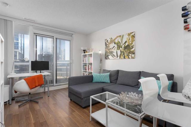 1001 - 23 Sheppard Ave E, Condo with 1 bedrooms, 1 bathrooms and 1 parking in Toronto ON | Image 4