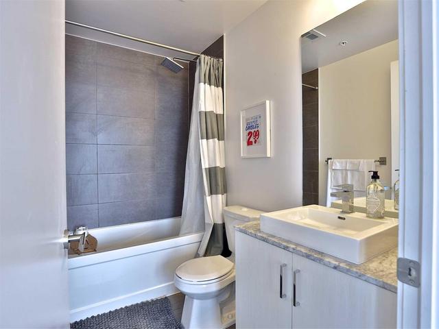 706 - 36 Howard Park Ave, Condo with 2 bedrooms, 2 bathrooms and 1 parking in Toronto ON | Image 9