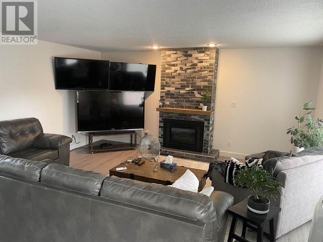 9917 115 Avenue, Home with 2 bedrooms, 2 bathrooms and null parking in Fort St. John BC | Image 10
