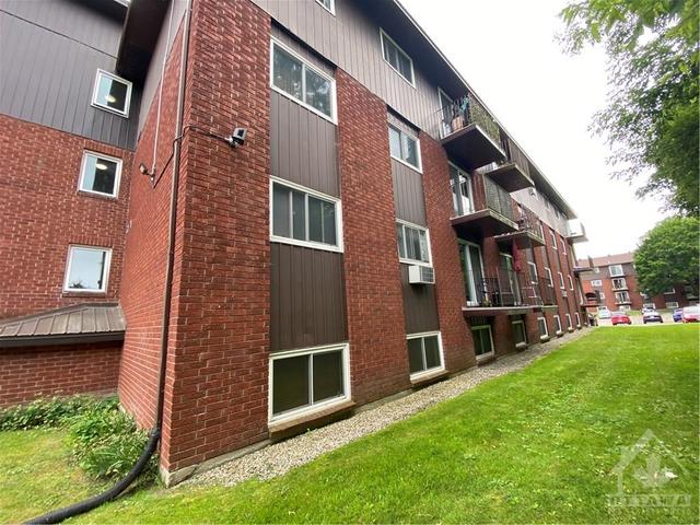 20 - 6 Charlotte Place, Condo with 2 bedrooms, 1 bathrooms and 1 parking in Brockville ON | Image 13
