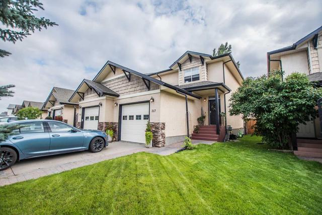 317 Addington Drive, Home with 4 bedrooms, 2 bathrooms and 1 parking in Red Deer AB | Image 2