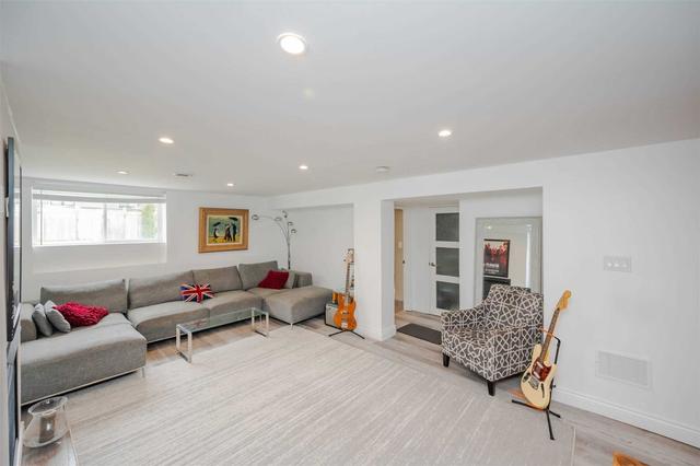 2056 Hixon St, House detached with 3 bedrooms, 3 bathrooms and 6 parking in Oakville ON | Image 14