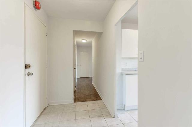 608 - 28 Riverwood Pkwy, Condo with 2 bedrooms, 1 bathrooms and 1 parking in Toronto ON | Image 10