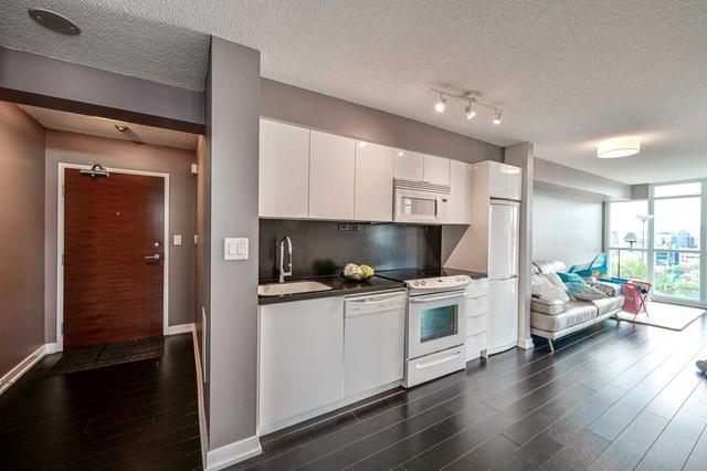 1102 - 15 Iceboat Terr, Condo with 1 bedrooms, 1 bathrooms and 1 parking in Toronto ON | Image 14