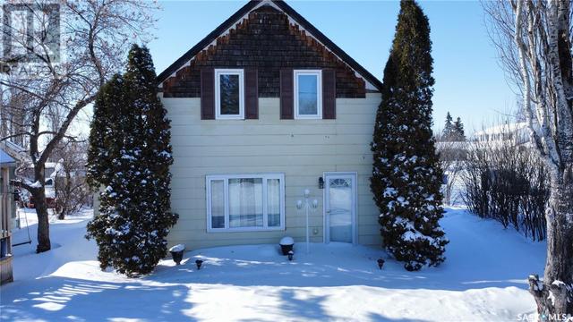 1102 4th Avenue N, House detached with 3 bedrooms, 2 bathrooms and null parking in Rosthern SK | Image 1