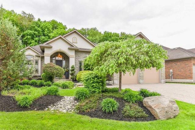 101 Dirksen Crt, House detached with 3 bedrooms, 3 bathrooms and 6 parking in Kitchener ON | Image 2