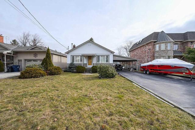 41 Fenwood Hts, House detached with 3 bedrooms, 2 bathrooms and 8 parking in Toronto ON | Image 2