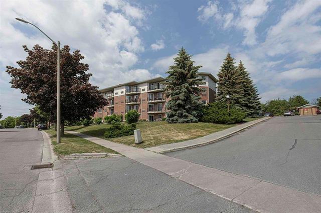 407 - 266 Guthrie Drive, House attached with 2 bedrooms, 1 bathrooms and 1 parking in Kingston ON | Image 2