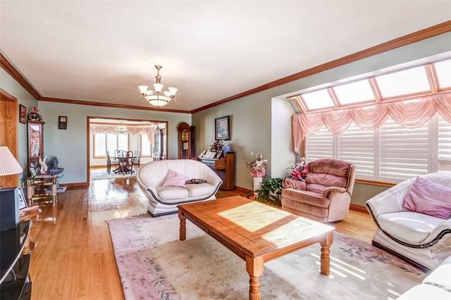 26 Tortoise Crt, House detached with 5 bedrooms, 5 bathrooms and 23 parking in Brampton ON | Image 2