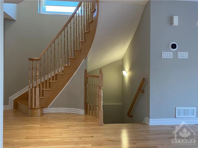 93 Fallengale Crescent, Townhouse with 3 bedrooms, 3 bathrooms and 2 parking in Ottawa ON | Image 5