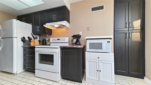 407 - 5 Lisa St, Condo with 2 bedrooms, 2 bathrooms and 1 parking in Brampton ON | Image 6