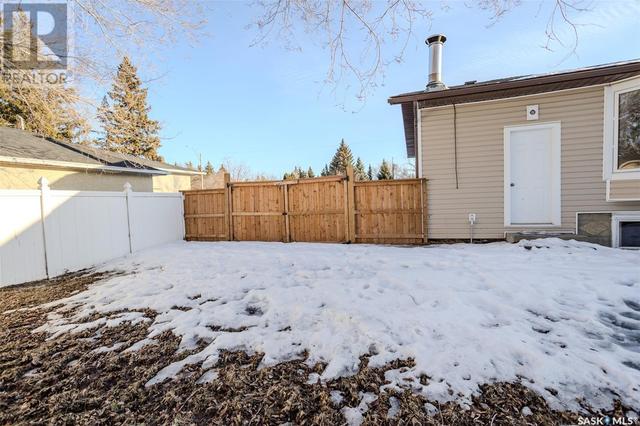 332 31st Street, House detached with 4 bedrooms, 2 bathrooms and null parking in Battleford SK | Image 27