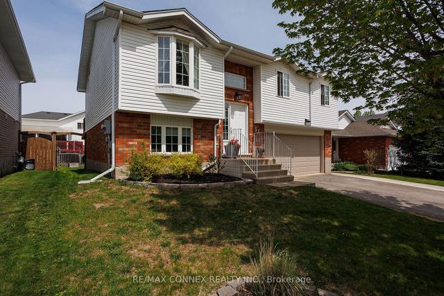 31 Peartree Cres, House detached with 3 bedrooms, 2 bathrooms and 5 parking in Guelph ON | Image 12