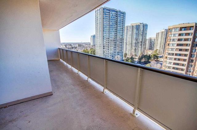 1405 - 3 Lisa St, Condo with 3 bedrooms, 2 bathrooms and 1 parking in Brampton ON | Image 4