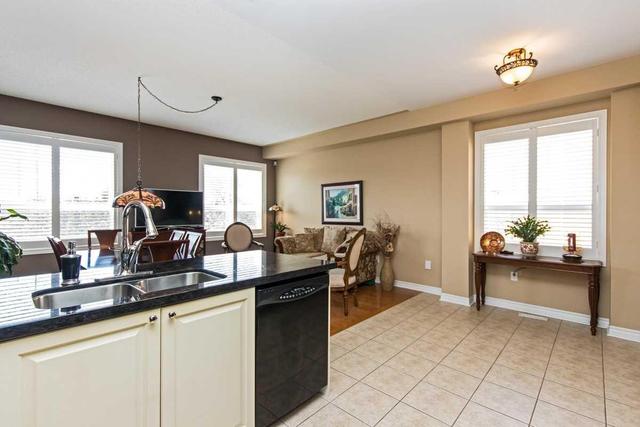 3654 Twinmaple Dr, House semidetached with 3 bedrooms, 4 bathrooms and 3 parking in Mississauga ON | Image 7
