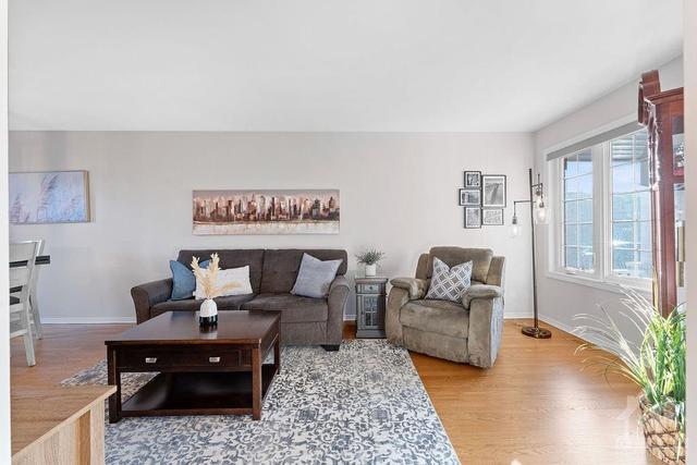 32 Ravenscroft Court, Townhouse with 3 bedrooms, 3 bathrooms and 3 parking in Ottawa ON | Image 7