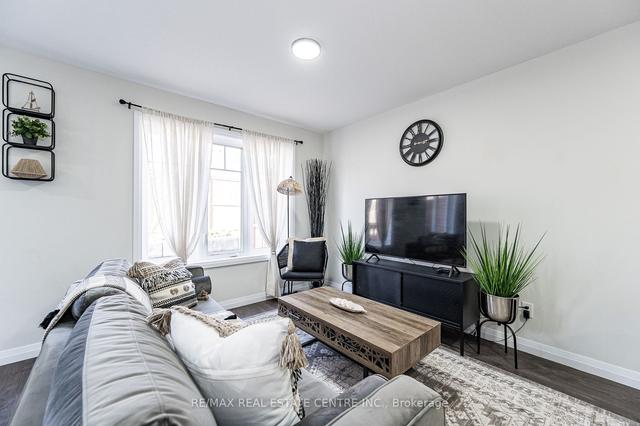 b3 - 24 Morrison Rd, Townhouse with 3 bedrooms, 2 bathrooms and 1 parking in Kitchener ON | Image 2