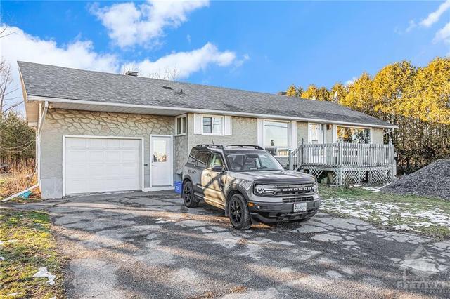 5376 Boundary Road, House detached with 3 bedrooms, 1 bathrooms and 3 parking in Ottawa ON | Card Image