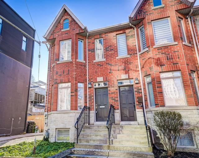 469 Shuter St, House semidetached with 2 bedrooms, 4 bathrooms and 1 parking in Toronto ON | Image 1