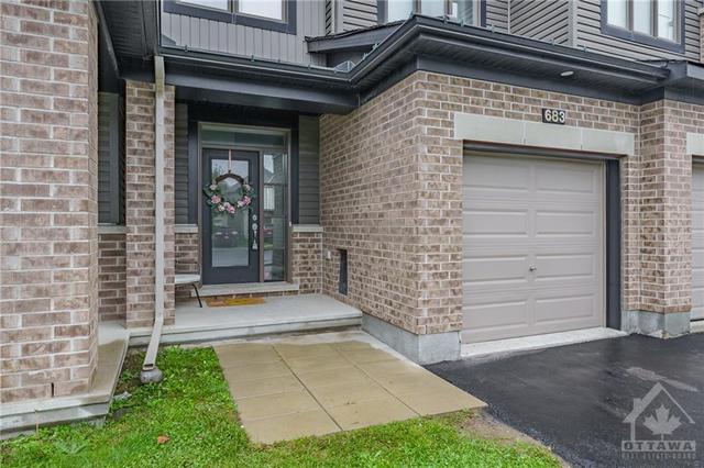 683 Decoeur Drive, Townhouse with 3 bedrooms, 3 bathrooms and 3 parking in Ottawa ON | Image 2