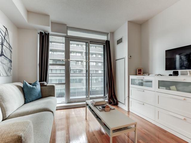 1302 - 736 Spadina Ave, Condo with 1 bedrooms, 1 bathrooms and null parking in Toronto ON | Image 6