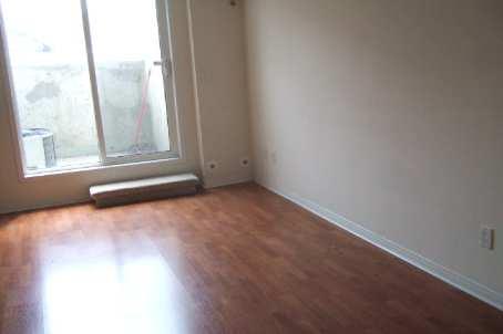 02 - 10 Turntable Cres, Townhouse with 3 bedrooms, 2 bathrooms and 1 parking in Toronto ON | Image 5