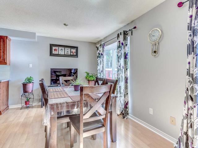81 Pondtail Dr, House attached with 3 bedrooms, 3 bathrooms and 3 parking in Toronto ON | Image 2