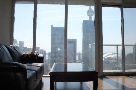 lph3302 - 126 Simcoe St, Condo with 1 bedrooms, 1 bathrooms and null parking in Toronto ON | Image 2
