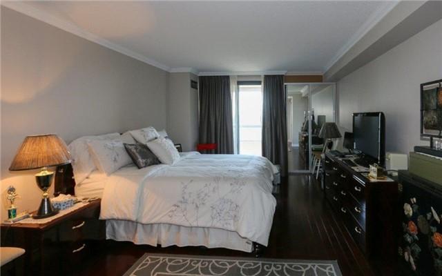 1003 - 1 Concorde Pl, Condo with 2 bedrooms, 3 bathrooms and 2 parking in Toronto ON | Image 7
