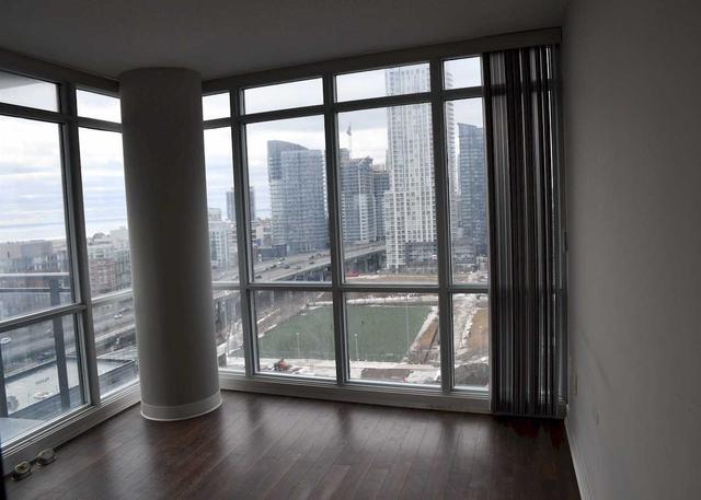 1812 - 15 Fort York Blvd, Condo with 2 bedrooms, 2 bathrooms and 1 parking in Toronto ON | Image 2