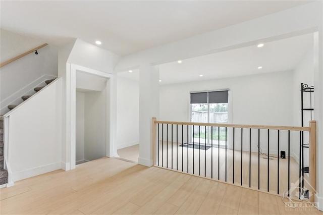 114 Barrow Crescent, Townhouse with 3 bedrooms, 2 bathrooms and 1 parking in Ottawa ON | Image 9