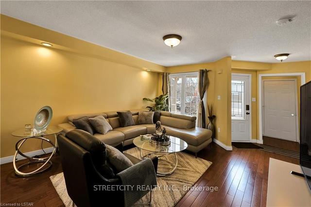 85 Simms Crt, House detached with 3 bedrooms, 3 bathrooms and 3 parking in London ON | Image 37