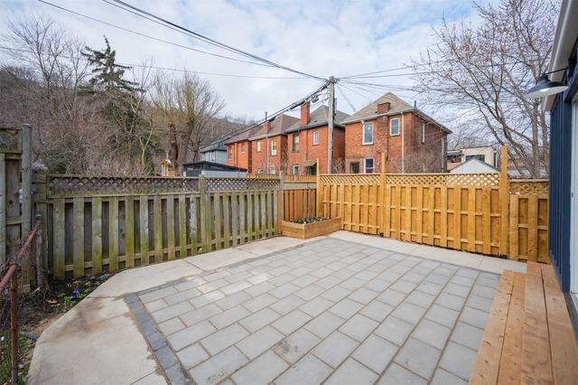 176 Cumberland Ave, House detached with 4 bedrooms, 3 bathrooms and 1 parking in Hamilton ON | Image 31